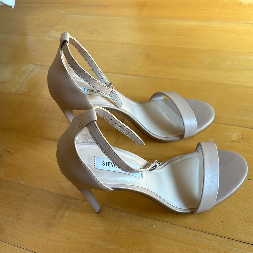 Light pink / nude Steve Madden heels